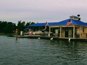 Exterior - Lake front  cabin on main channel Douglass Lake Great for families (Dandridge)