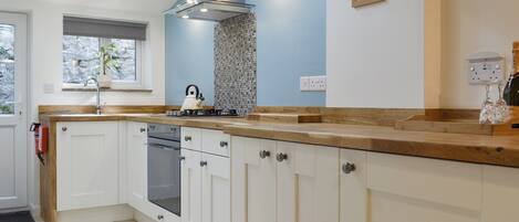 Kjøleskap, mikrobølgeovn og ovn