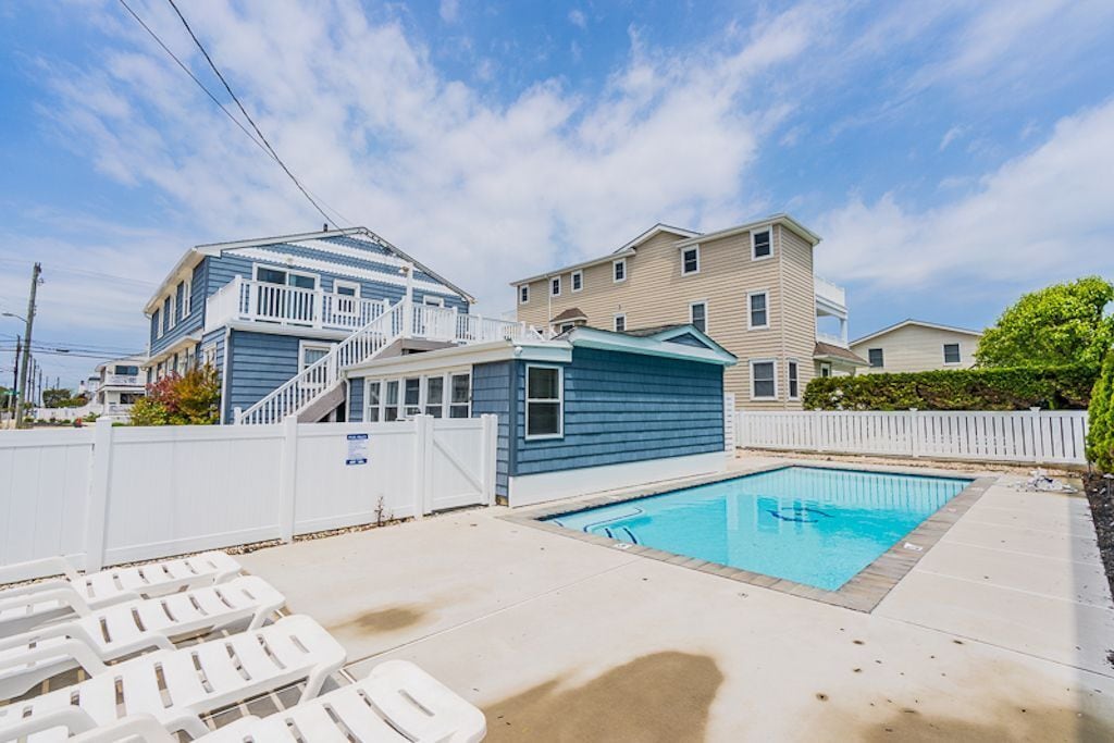 Avalon BEACH BLOCK 2 Bedroom Condo with POOL West Unit / Sleeps 4
