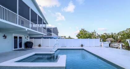 Paradise on the Canal with Ocean Access including Pool & Spa