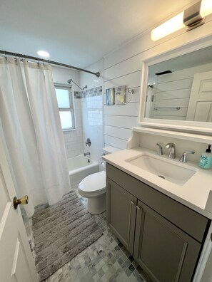 Combined shower/bathtub