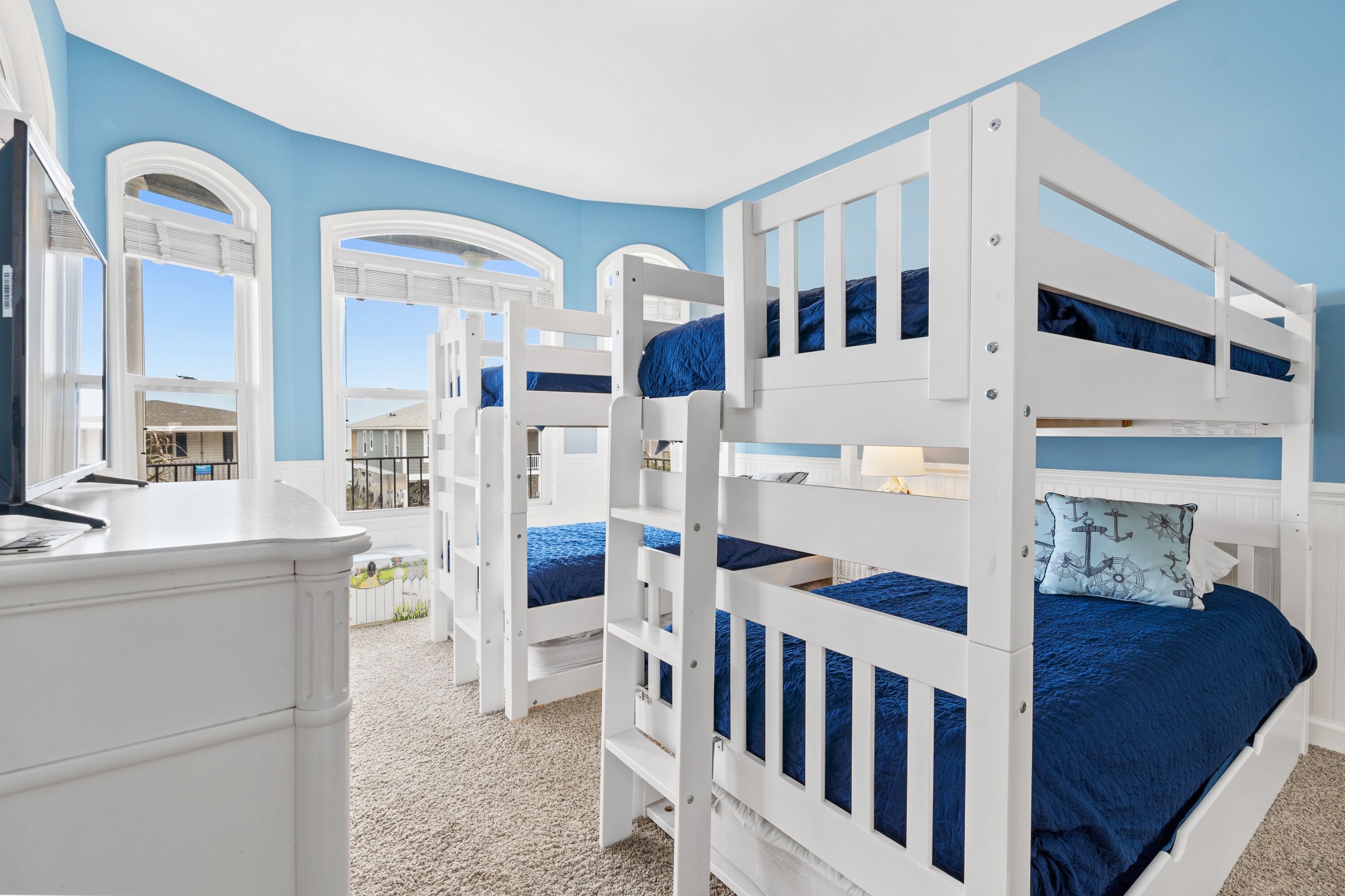 5 bedrooms, travel cot, WiFi, bed sheets