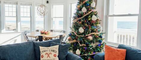 Smart-tv, tv-spel, dvd-spelare och bordsfotboll