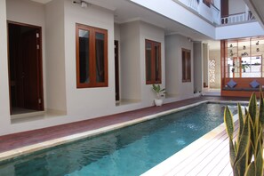 Outdoor pool - Vin Stay Petanu (Denpasar)