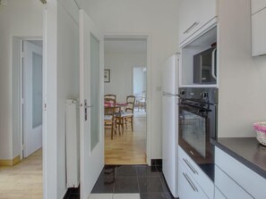 Kühlschrank, Mikrowelle, Ofen, Geschirrspüler