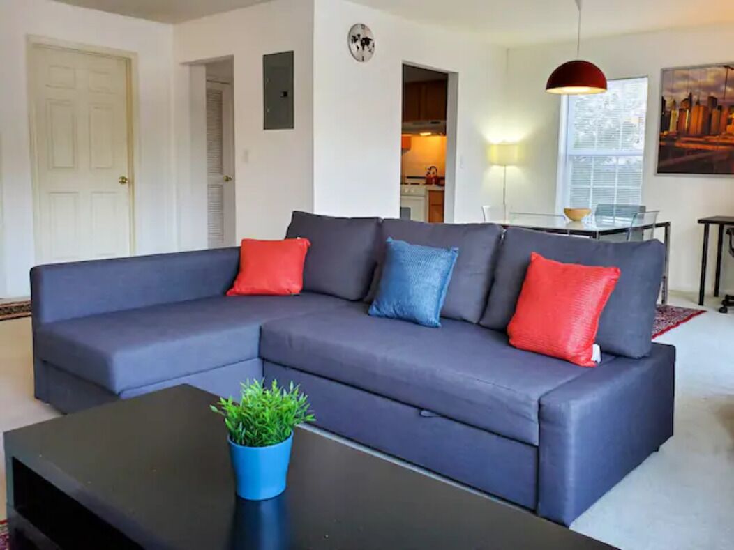 Large sunny 2 bed, 2.5 bath town home, 2 patios