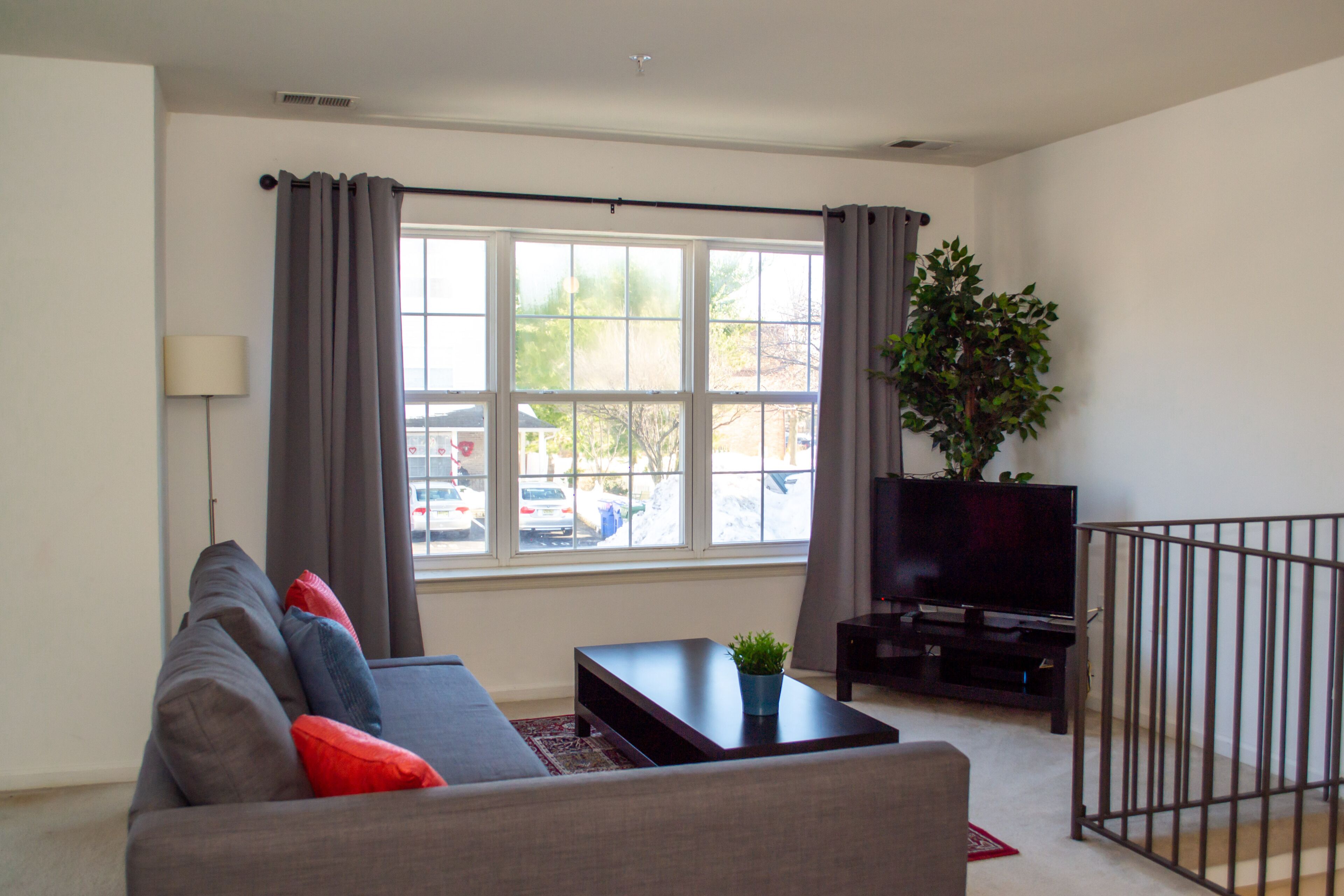 Large sunny 2 bed, 2.5 bath town home, 2 patios