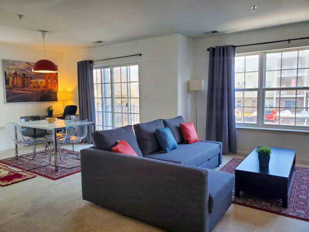 Large sunny 2 bed, 2.5 bath town home, 2 patios