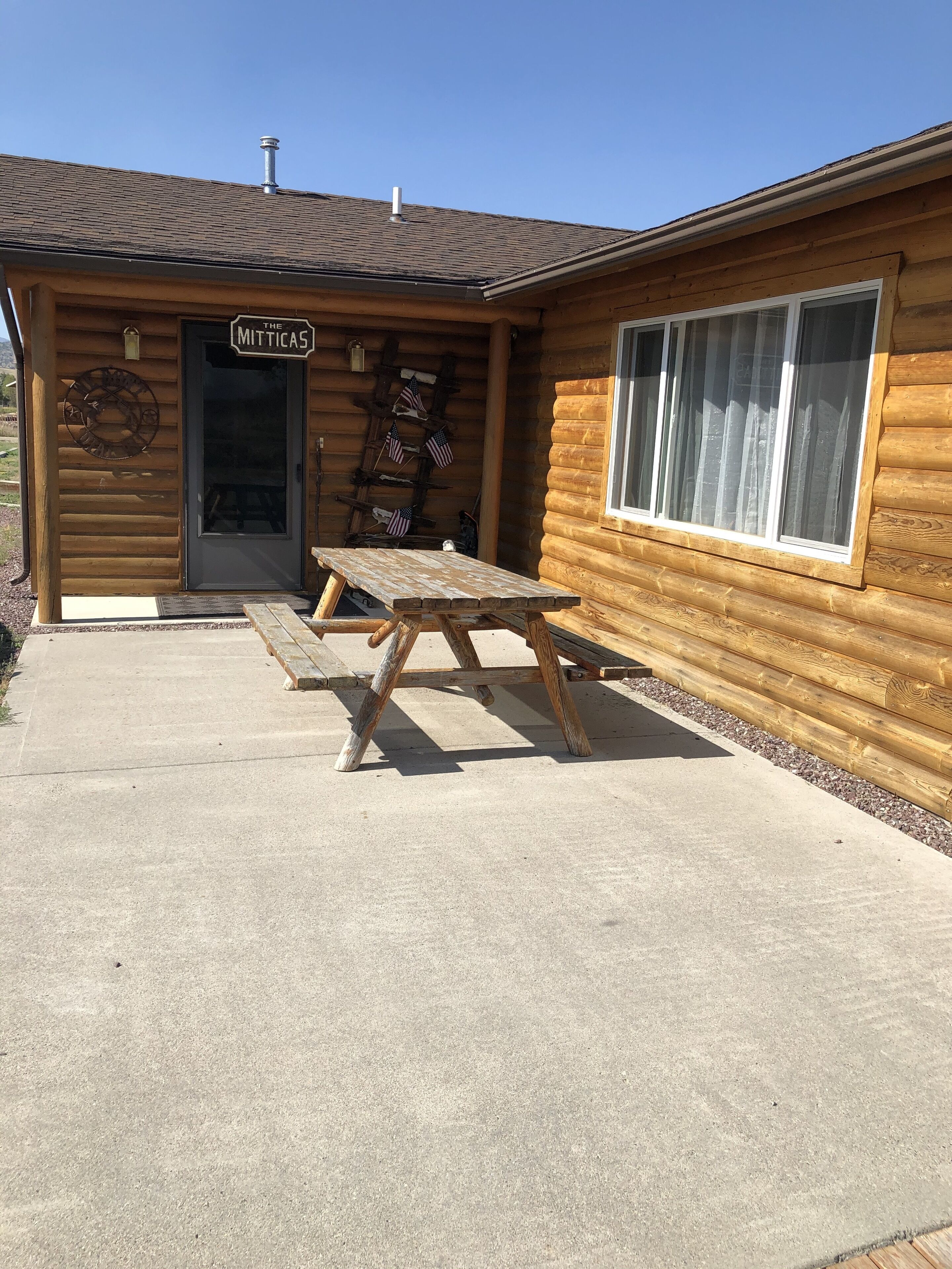 Quaint Riverfront Cabin