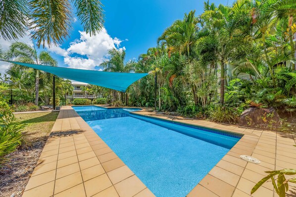 2 piscinas al aire libre