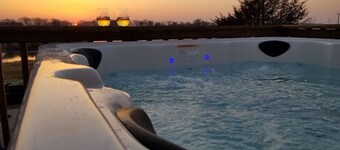 Gorgeous Nautical 2/2 Lake House Chain O` Lakes with Hot Tub