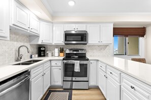 Kühlschrank, Mikrowelle, Ofen, Geschirrspüler