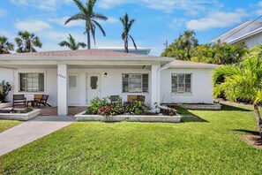 Exterior - Dog-Friendly Home with Pool! 4 mins to the Beach - Starfish Cove, A (Holmes Beach)