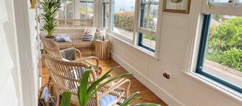 Cosy coastal cottage