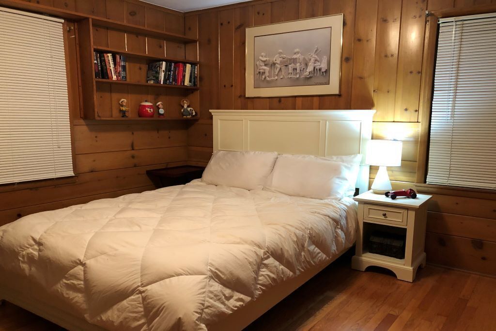 4BR Home remodeled kitchen bathrooms by  Hospitals & MCH Dogs ok Short Long Term