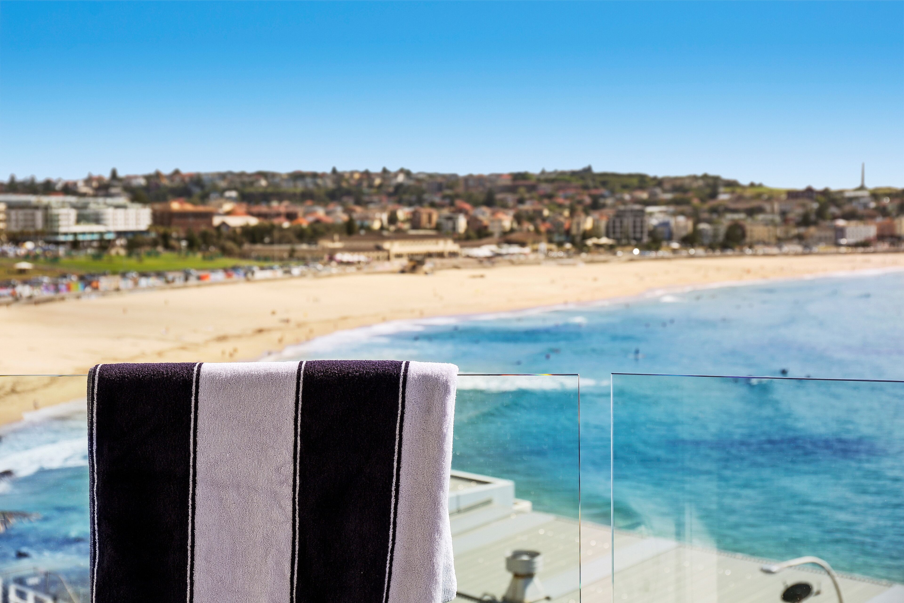 Breathtaking Bondi Beach — image 13