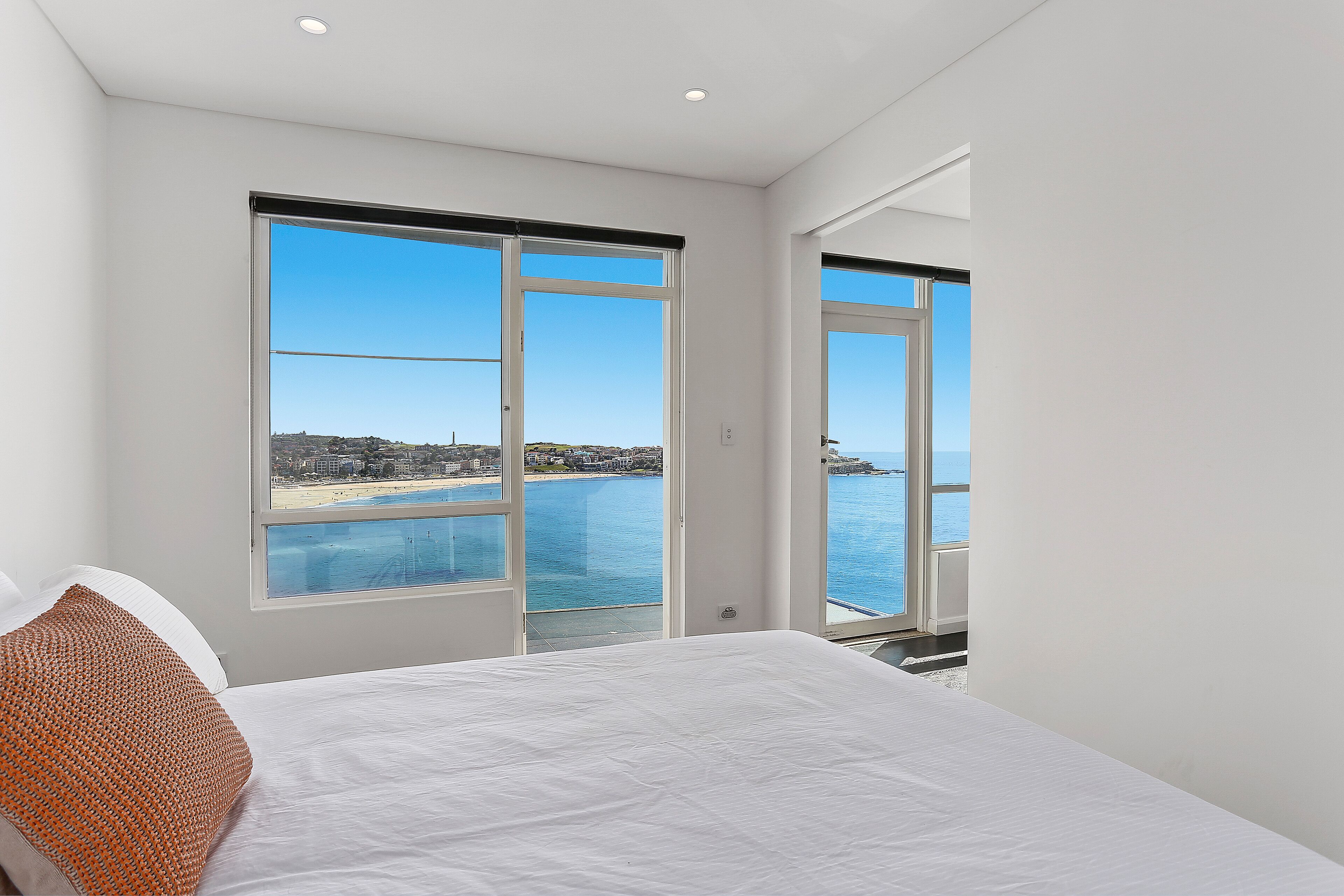 Breathtaking Bondi Beach — image 7