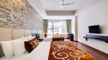 Fern Club Room | 1 bedroom, in-room safe, iron/ironing board, free WiFi