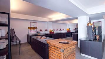 Desayuno buffet (INR 250 por persona)