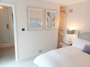 1 bedroom, desk, WiFi, bed sheets - Ensuite Double Room Own Entrance in Art Deco House (Whitstable)