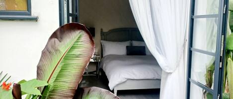 1 bedroom, desk, WiFi, bed sheets