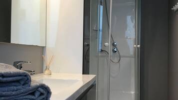 Departamento | Regadera en el baño