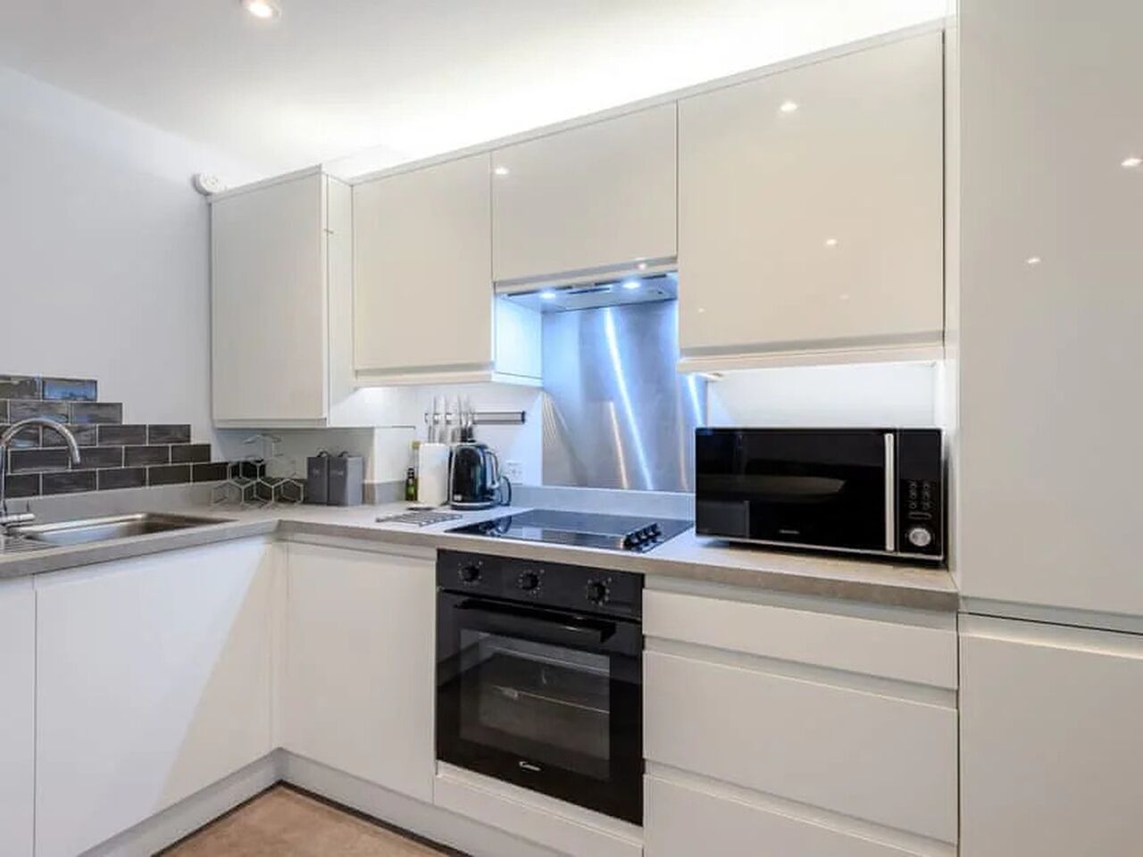 A luxury garden lodge with HOT-TUB, sun terrace - sleeps up to 7 guests