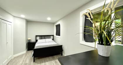 Luxury 1400 sq ft apartment in quiet neighborhood