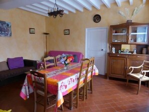 Dining - Charming Cottage with Garden, Near Paris & Orléans (Sceaux-du-Gâtinais)