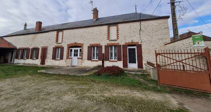 Charmante LongÚre Gùtinaise - Cour et Jardin Clos, Proche Paris et Orléans