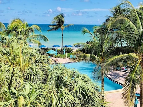 Large 2 Bedroom Oceanfront Condo at TIDES Hollywood/Hallandale Beach!  On Beach!