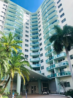 Exterior - Large 2 Bedroom Oceanfront Condo at TIDES Hollywood/Hallandale Beach!  On Beach! (Hollywood)