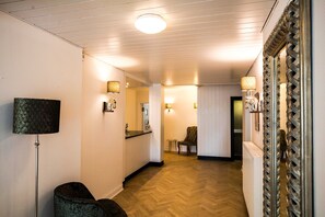 Unclassified image, 4 of 6, button