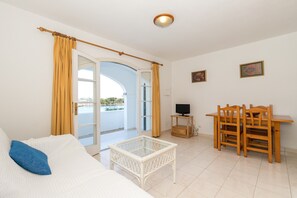 1 makuuhuone, silitysrauta/-lauta, vuodevaatteet