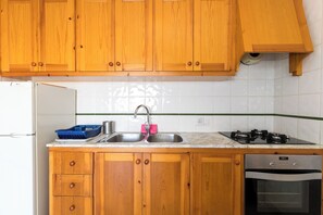 Frigorífic, microones, forn i placa de cuina