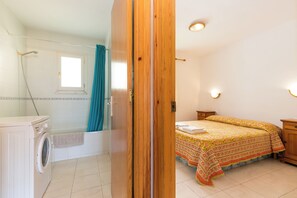 1 Schlafzimmer, Bügeleisen/Bügelbrett, Bettwäsche