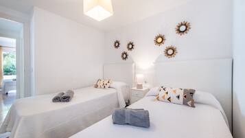 2 slaapkamers, een strijkplank/strijkijzer, gratis wifi, beddengoed