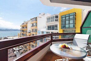 Outdoor dining - Vacation Rental “Estudio vista al mar 11” with Sea View & Wi-Fi (Las Palmas de Gran Canaria)
