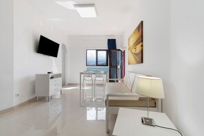 TV - Vacation Rental “Estudio vista al mar 11” with Sea View & Wi-Fi (Las Palmas de Gran Canaria)