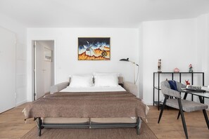 2 makuuhuonetta, allergiatestatut vuodevaatteet, tallelokero huoneessa