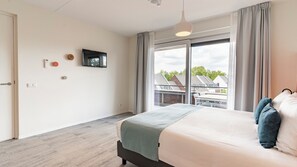 2 bedrooms, travel crib, free WiFi, bed sheets