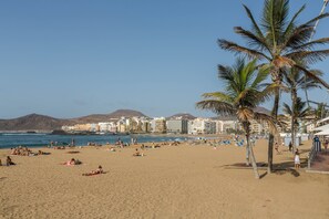 Beach nearby - Vacation Rental “Studio 50” with Sea View, Terrace & Wi-Fi (Las Palmas de Gran Canari)