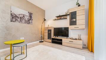 Deluxe Studio Suite | Living area | 80-cm flat-screen TV with cable channels, TV