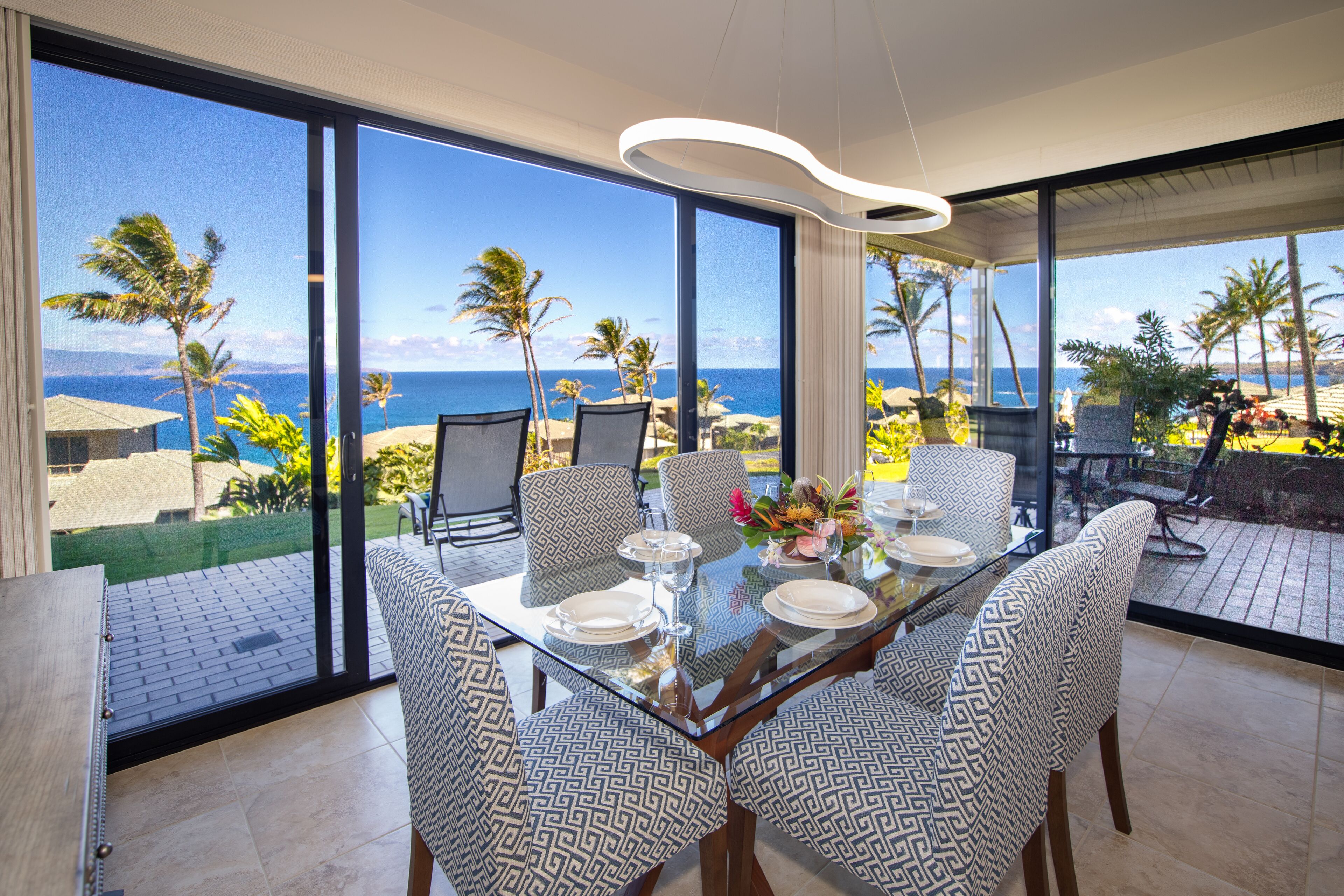 تناول الطعام داخل الغرفة