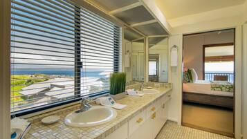 Apartment (2 Bedrooms) | Bathroom