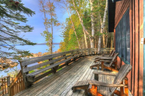 🐾Helidoni Camps - Charming vacation retreat located in Mooselookmeguntic Lakes Bugle Cove