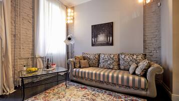 Superior Apartment | Living room | 42-inch flat-screen TV with cable channels, TV