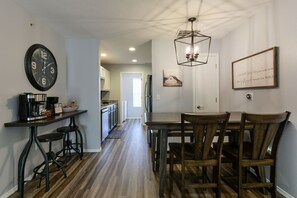 Dining - 3 Bedroom Condo 🛍️Easy access to THE STRIP and SDC! 🎢 (VIN2912-3) (Branson)