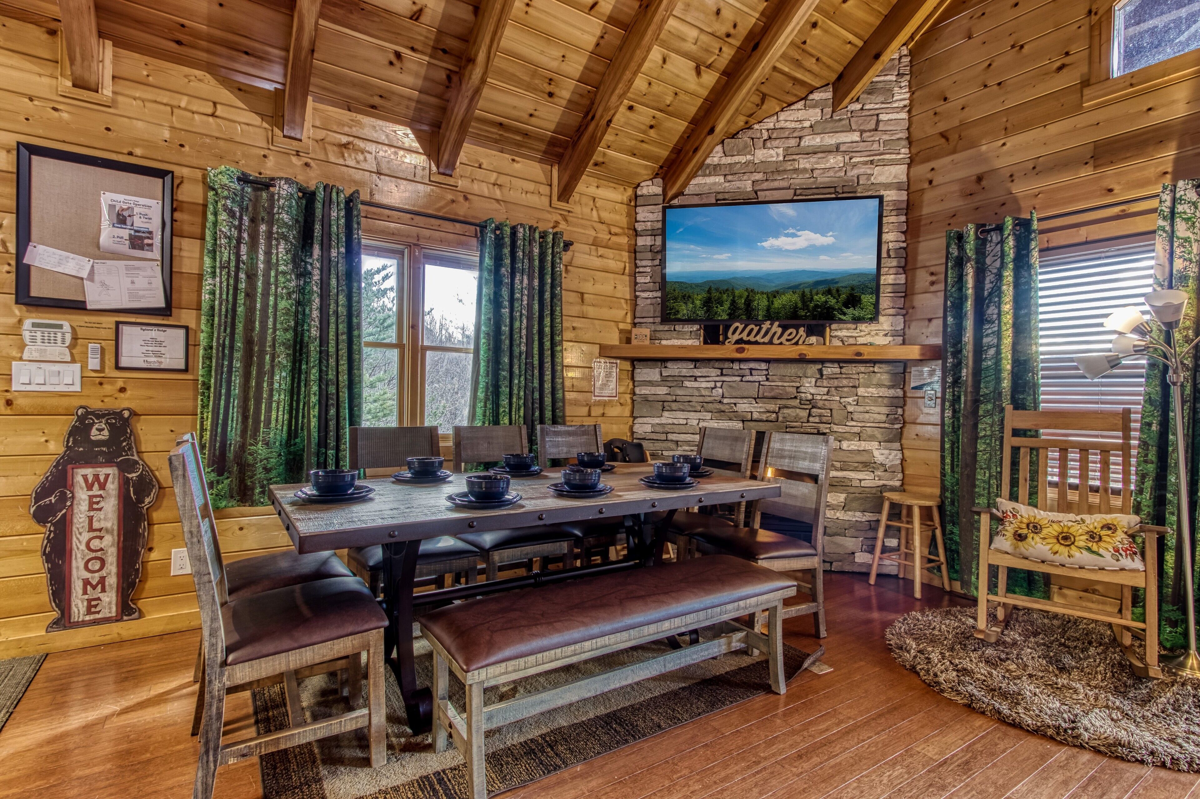 3 Bedrooms with View and an Indoor Pool!