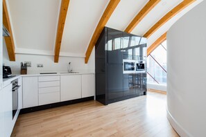 Panoramic-Suite, 3 Schlafzimmer, Terrasse | Eigene Küche | Großer Kühlschrank, Mikrowelle, Ofen, Herdplatte